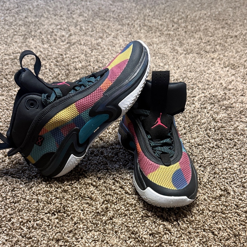 Jordan youth basketball shoes
